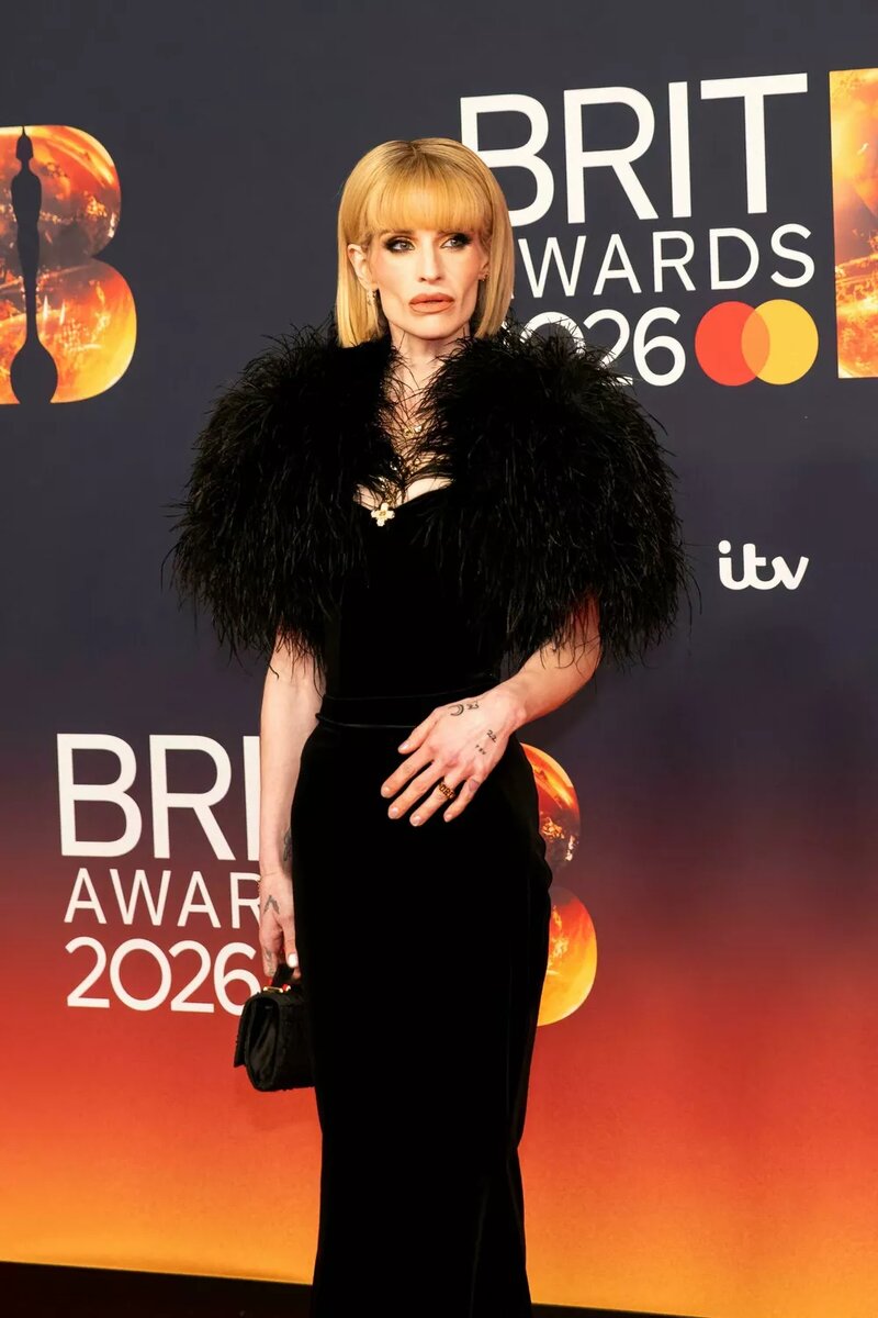 Келли Осборн📷
