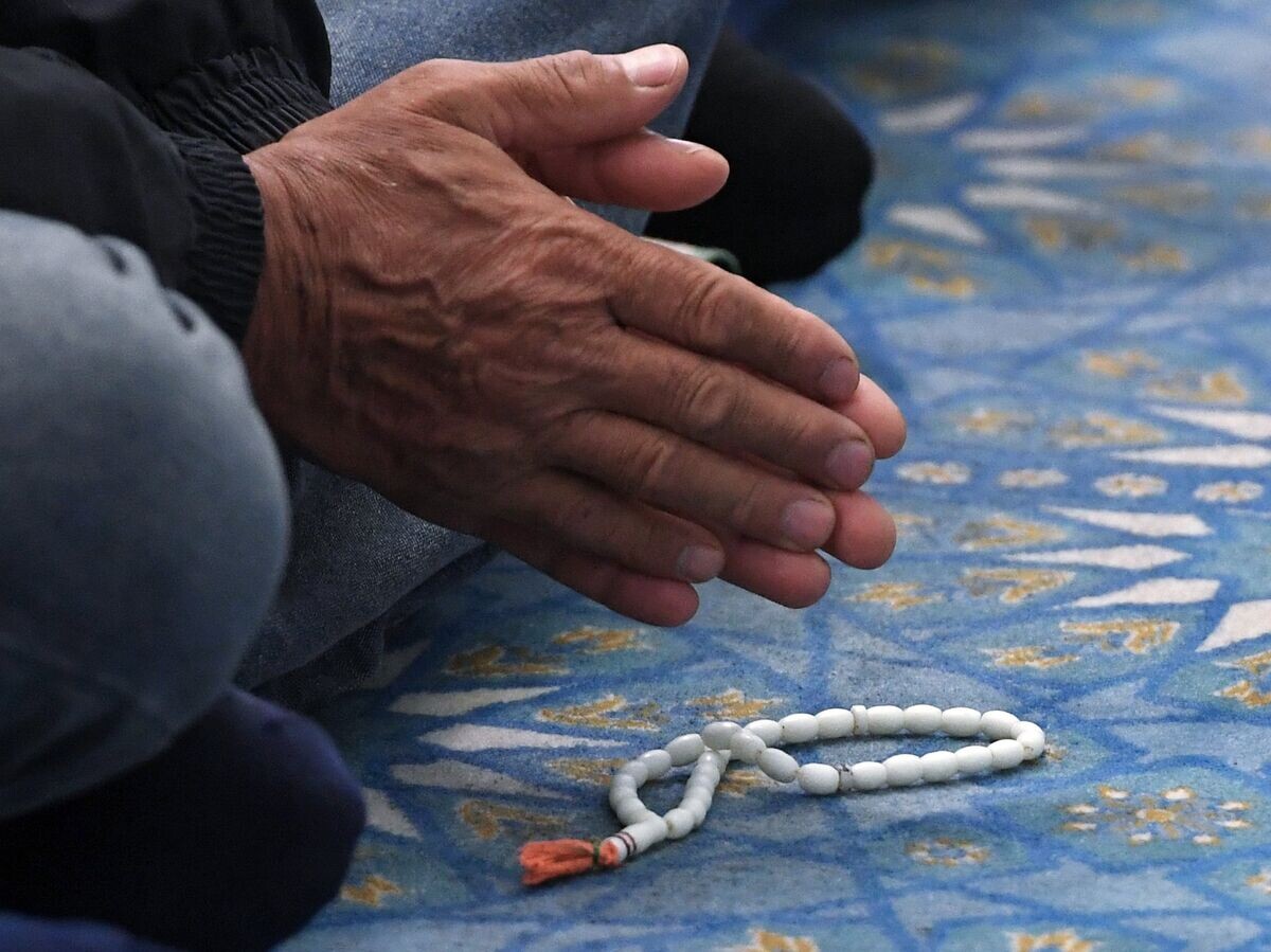    Верующий на намазе | © РИА Новости / Максим Богодвид