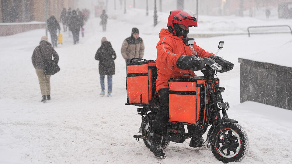     В Госдуме предложили штрафовать курьеров за доставку алкоголя ИЗВЕСТИЯ/Павел Волков