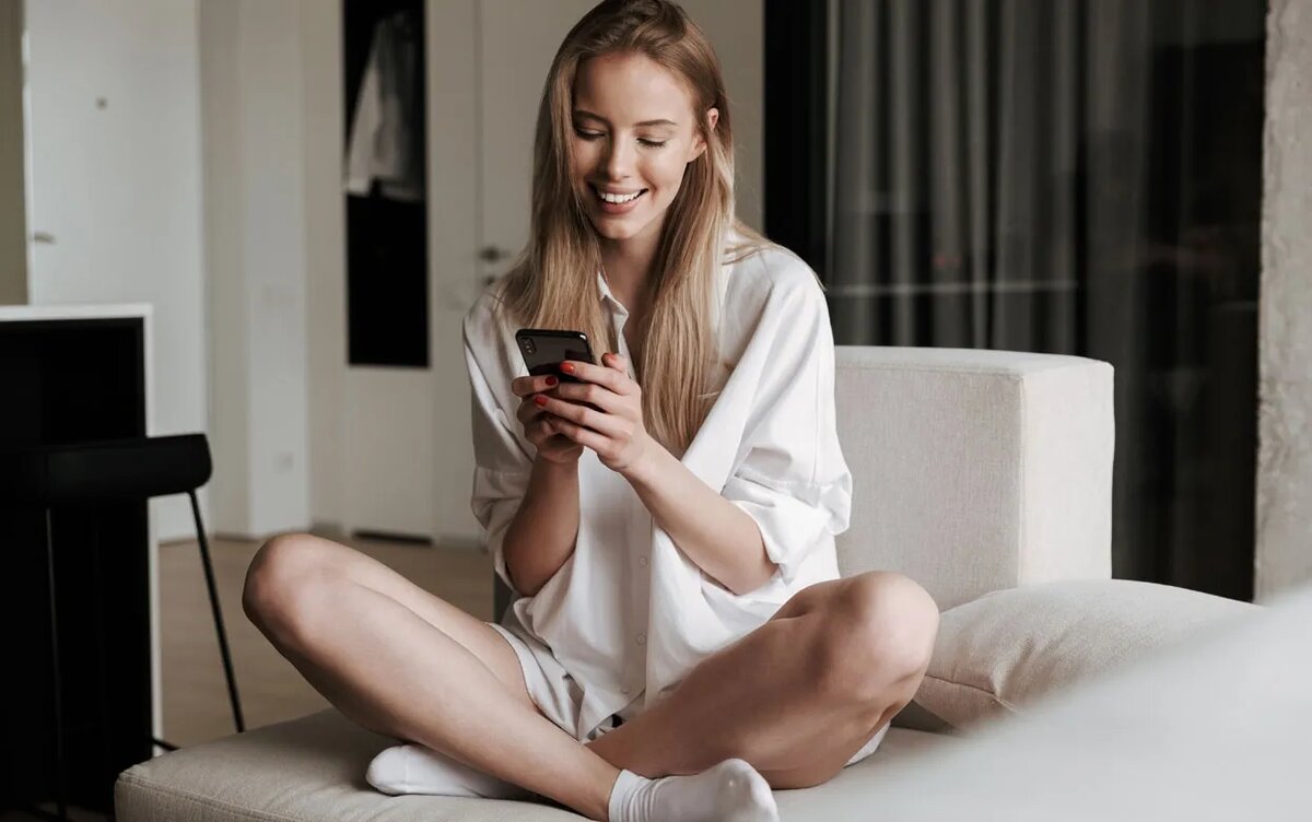    Чужая жизнь красивее? Чем опасна привычка следить за звездами в соцсетях