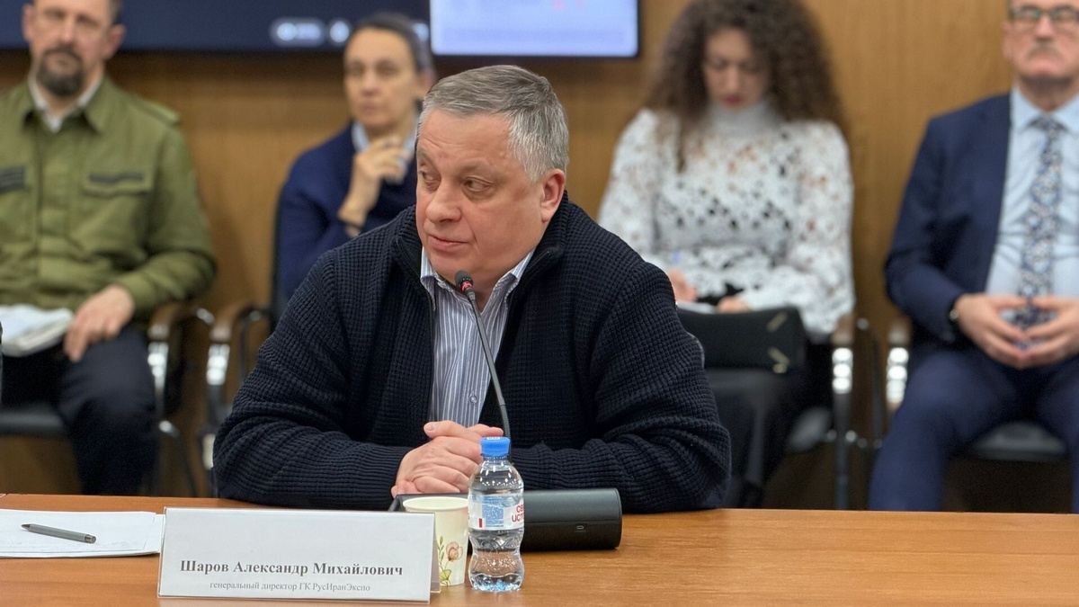   Александр Шаров – генеральный директор ГК «РусИранЭкспо» на пленарке с докладом: «Проблемы развития МТК Север-Юг и реалии его работы» . Источник фото: пресс-служба АНО СК «Каспий 2030».