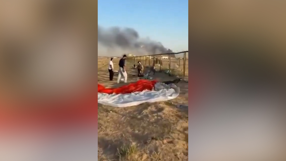    летчик встал на колени