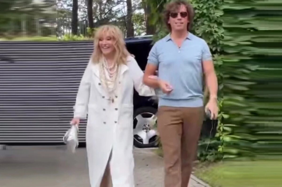    Рудченко: Пугачеву и Галкина преследуют войны после отъезда из России