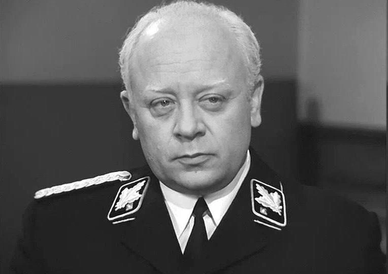 Отец-одиночка с маленькой дочкой, которую потом проклял. Свое возвращение в Москву он видел не таким