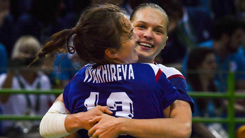     Анна Вяхирева (на первом плане) и Дарья Дмитриева РИА Новости Константин Чалабов