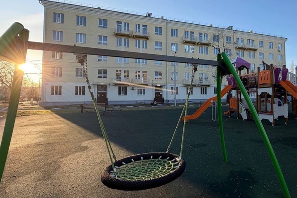    На проспекте Нахимова в Мариуполе благоустроили двор многоквартирного дома. Фото: РКС-НР