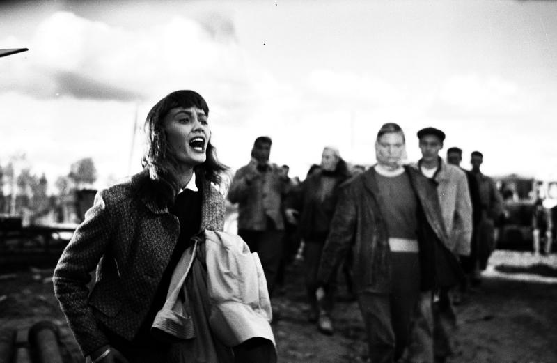 Кадр из фильма "В дождь и в солнце"