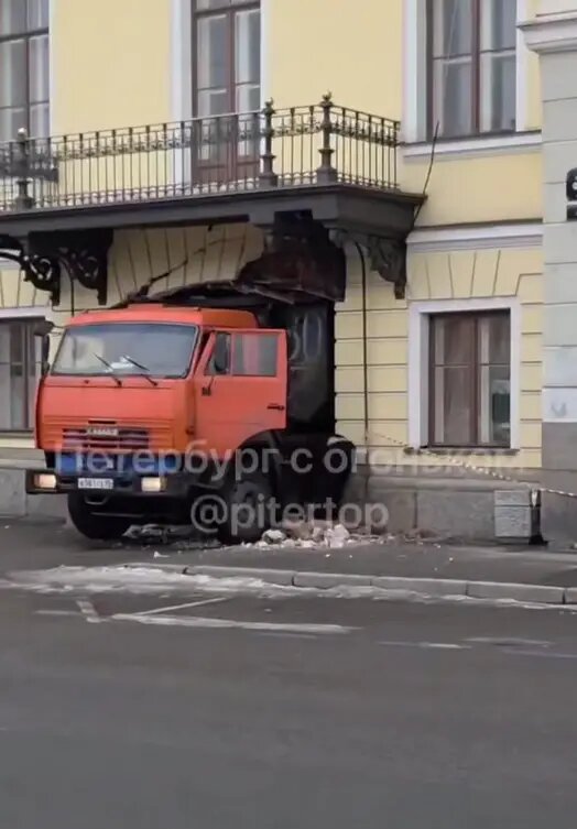    Фото: скриншот видео из telegram-канала «Петербург с огоньком»