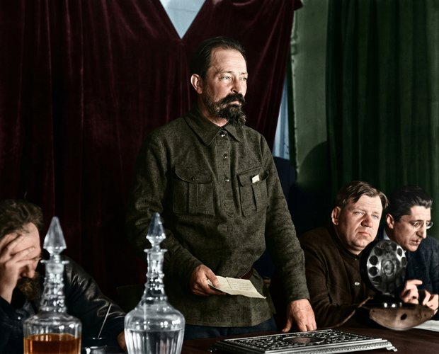 Последнее фото Дзержинского на пленуме незадолго до смерти