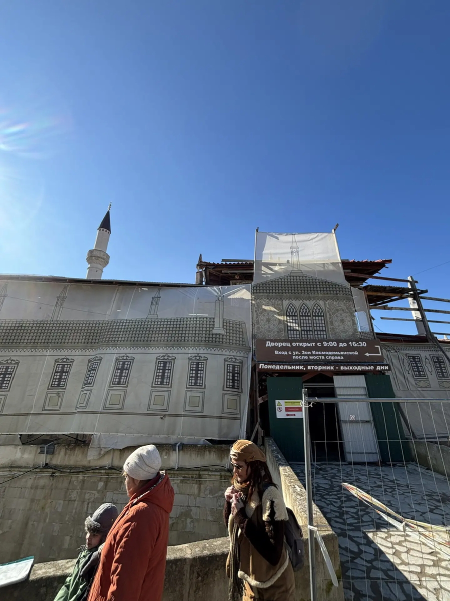 Ханский дворец на реконструкции