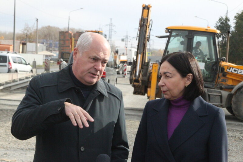    Андрей Ксензов с экс-главой Челябинска Натальей Котовой. Источник фото: сайт администрации Челябинска (cheladmin.gov74.ru)