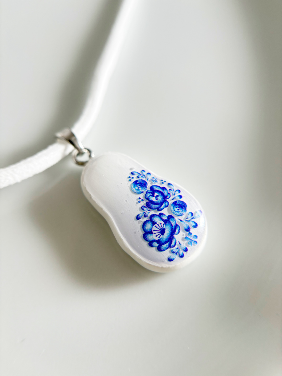 Этот узор – символ чистоты, нежности и русской сказки, который добавит вашему образу нотку волшебства. 