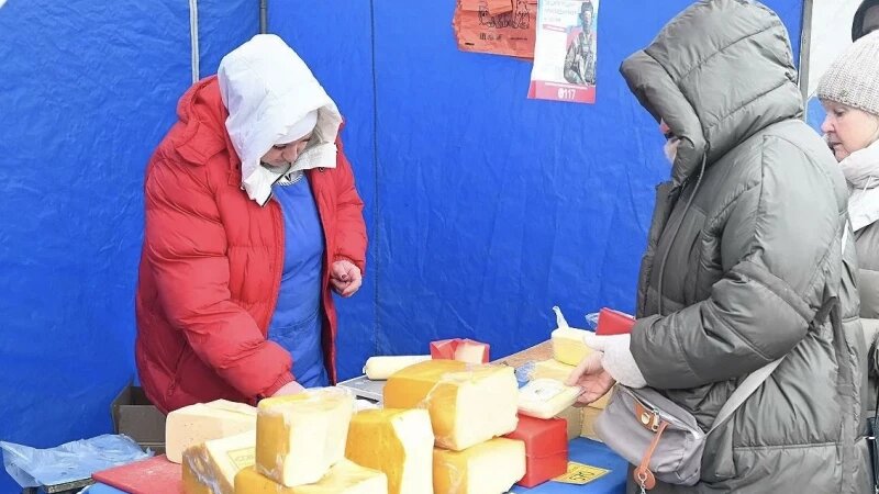     Продовольственная ярмарка в Барнауле. Мэрия Барнаула