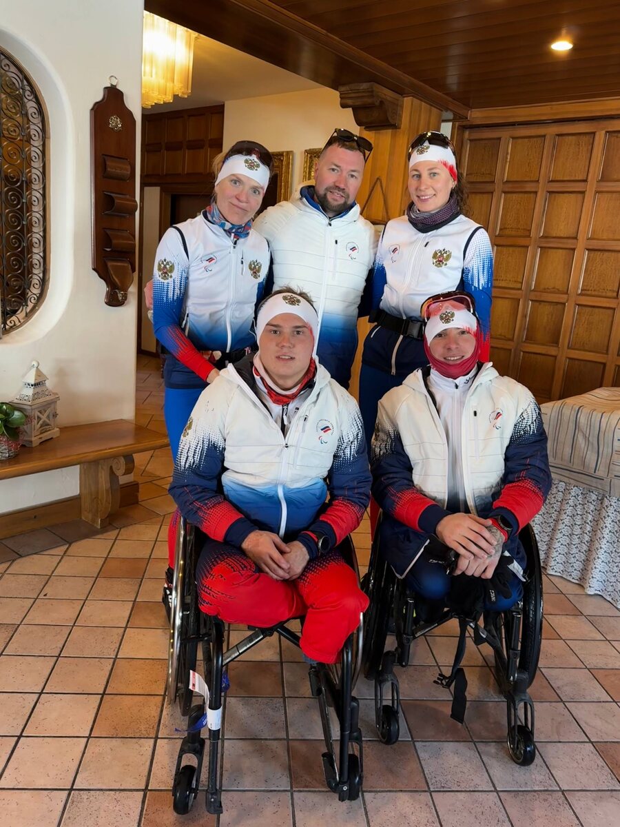 Паралимпийцы в Валь-Ди-Фасса в экипировке ERMINE: Михеева Ю., Румянцева Е., Черноус А., Черный Е., Голубков И.