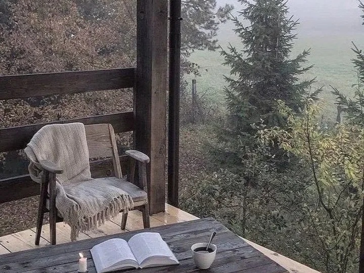 И глохну я от этой тишины.