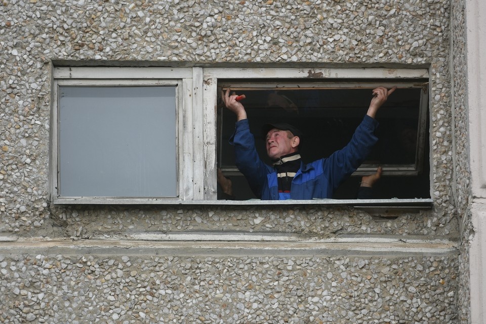    Застройщик приведет в порядок фасады и заменит остекление. Алексей БУЛАТОВ