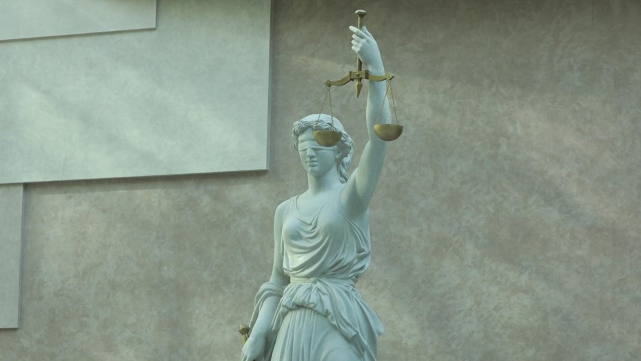    Петербургский горсуд запретил ЛГБТ-инициативную группу "Выход"* Автор фото: Сергей Коньков