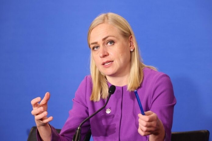    Финляндия заключает многомиллиардную сделку по аренде ядерных технологий или мощностей у Франции, изменяя энергетический ландшафт Северной Европы.