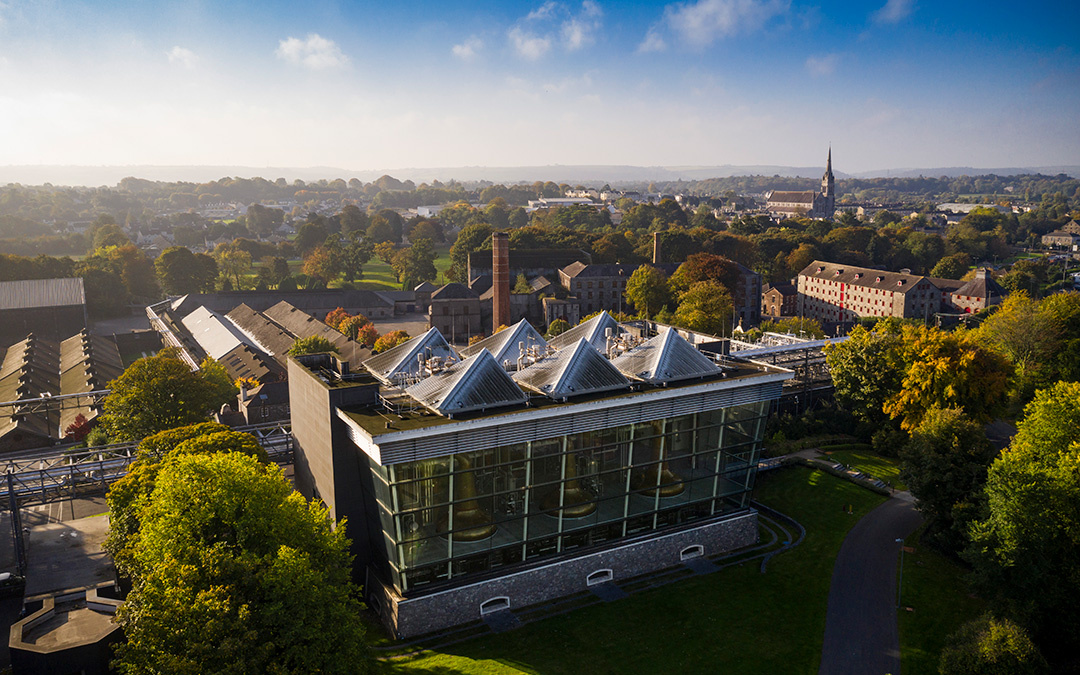 New Midleton Distillery выглядит великолепно. Фотография взята с просторов интернета.