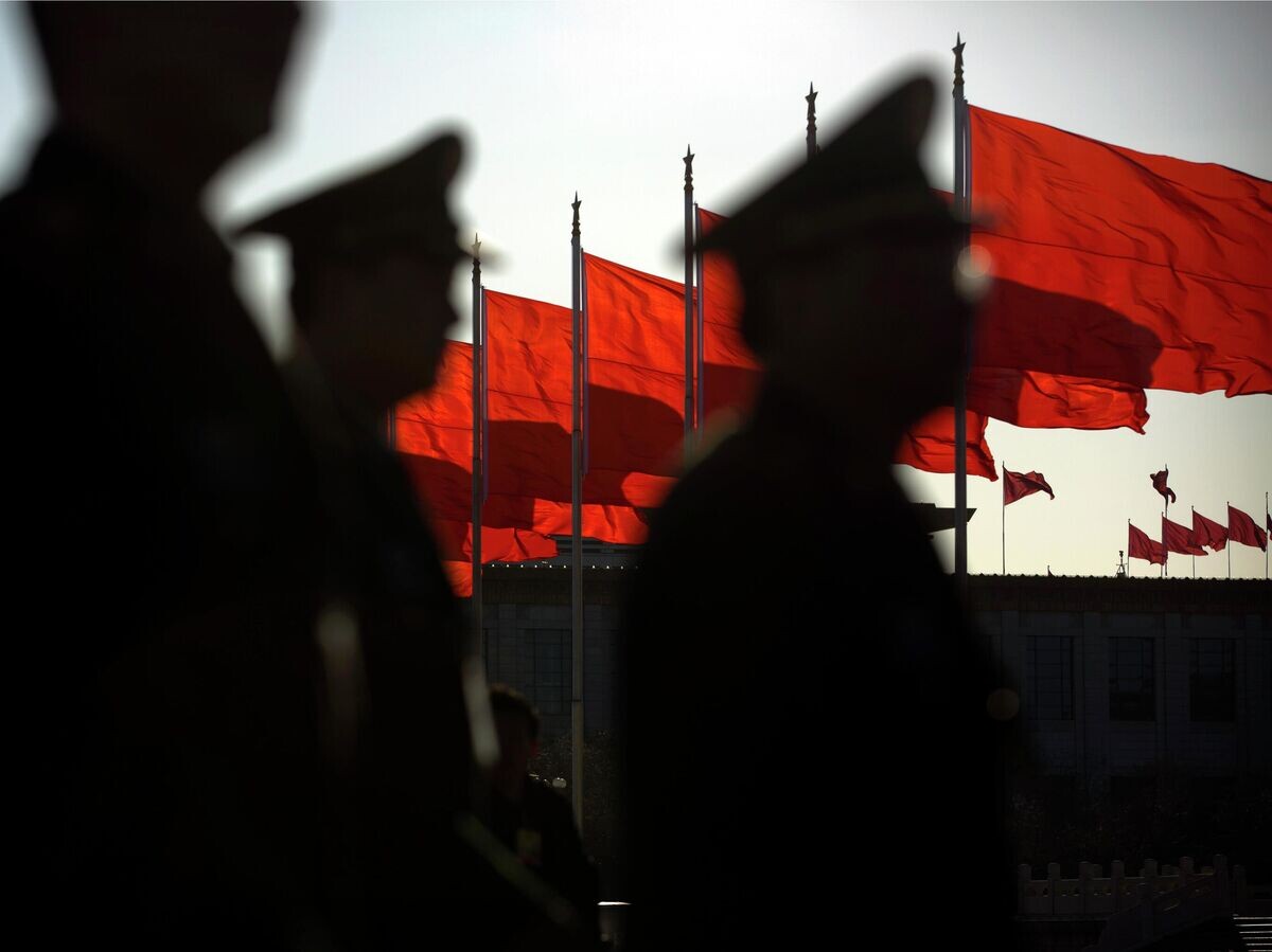    Военнослужащие Народно-освободительной армии Китая перед пленарным заседанием Всекитайского собрания народных представителей в Пекине | © AP Photo / Mark Schiefelbein