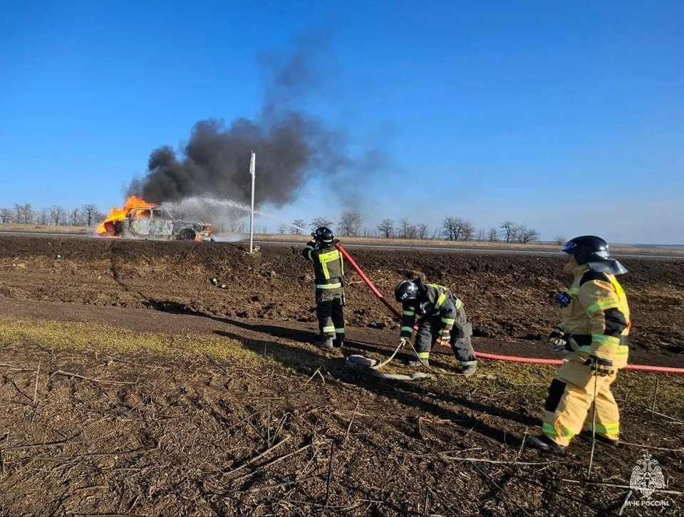    В Запорожской области тушили загоревшийся автомобиль
