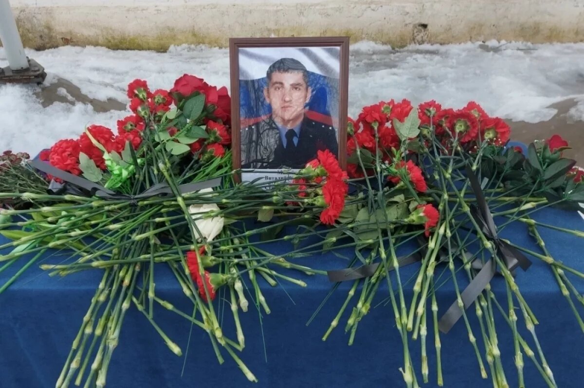    В Бологом открыли мемориальную доску погибшему в зоне СВО Виталию Михайлову