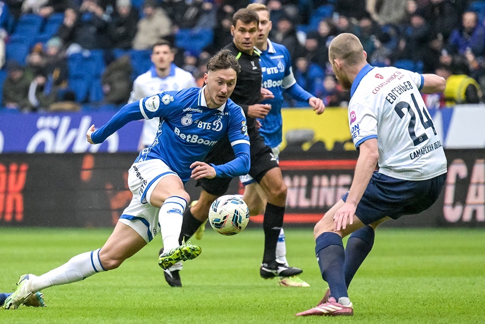    В первом официальном матче в этом году футболисты "Динамо" разгромили "Крылья Советов" со счетом 4:0. / РИА Новости