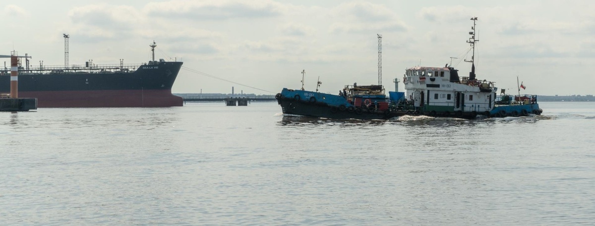    Нефтяной танкер перед погрузкой на Балтике. Автор фото: Михаил Тихонов/"ДП"