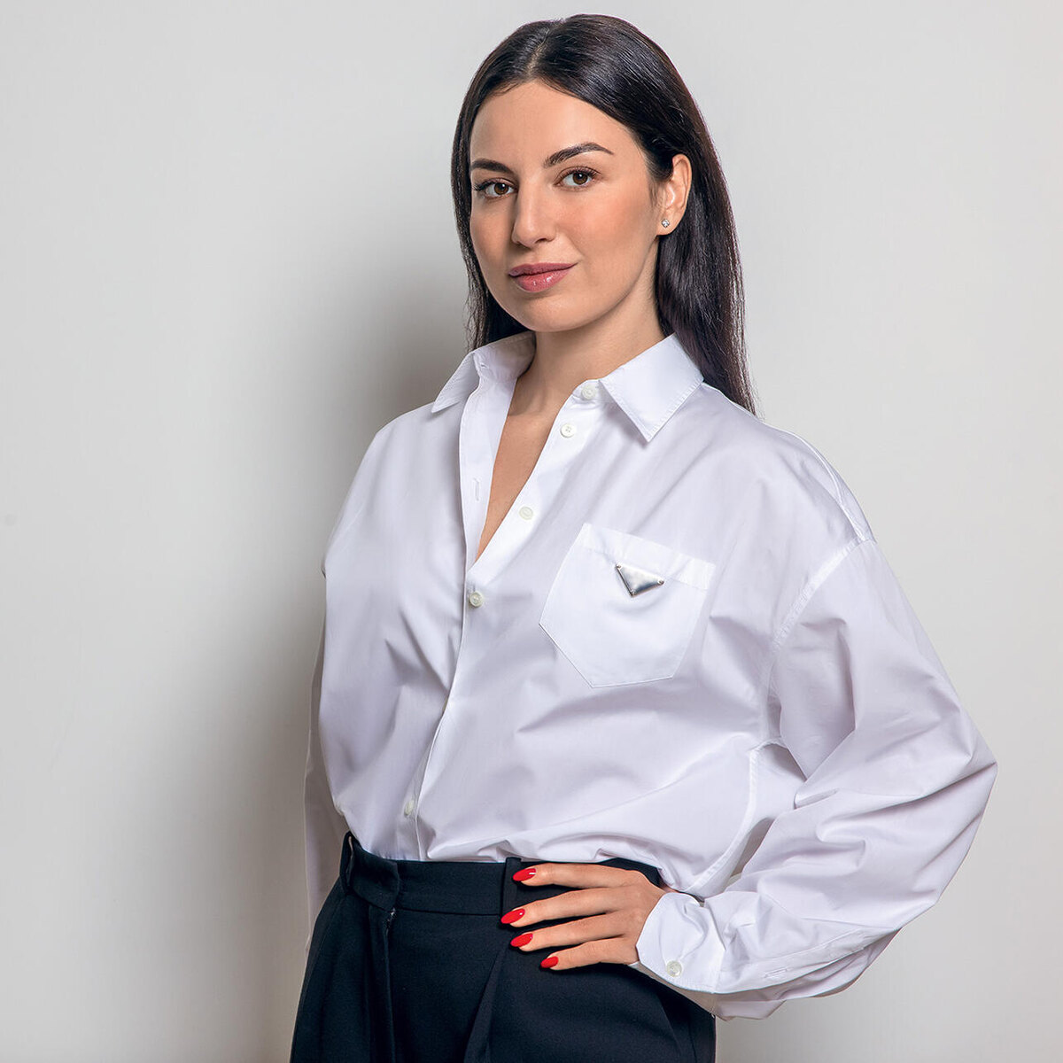    Стилист: Кристина Мотовица-Фаламеева. Визажист и стилист по волосам: Галина Пантелеева. Продюсеры: Екатерина Шутылева, Татьяна Жихарева Филипп Гончаров