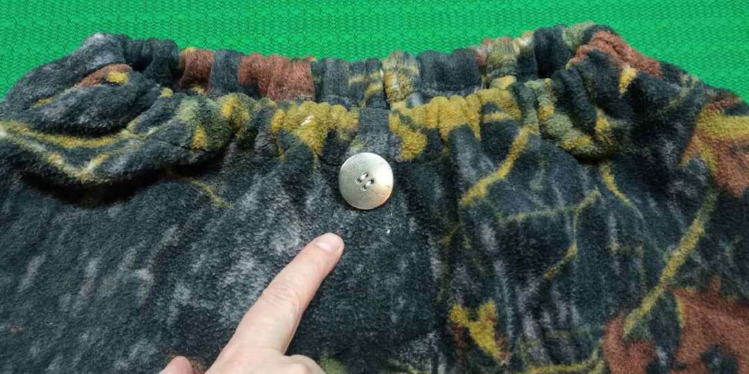 Теперь всегда пришиваю пуговицу перед рыбалкой и охотой на штаны. Охотник научил для чего