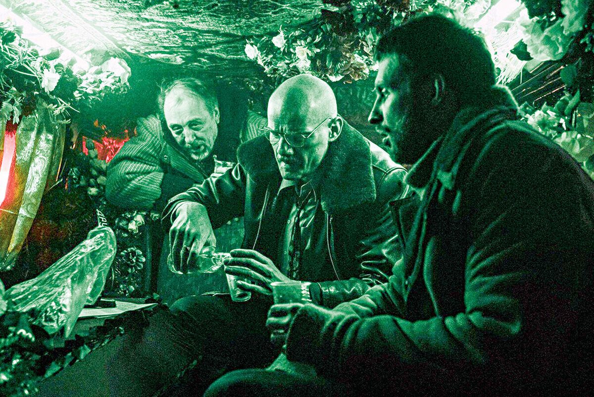    С Юрием Колокольниковым и Семеном Серзиным в фильме «Петровы в гриппе». 2021 г. Legion-Media