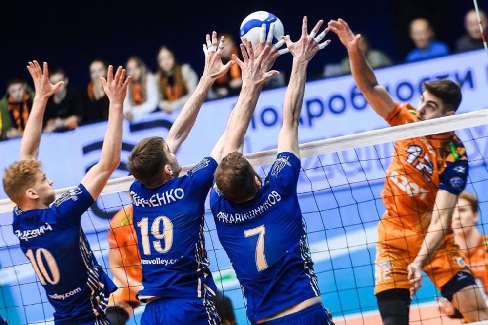    Команда из Оренбурга (игроки на блоке) сейчас очень близка к лучшему в своей истории турнирному результату. / Пресс-служба ВФВ