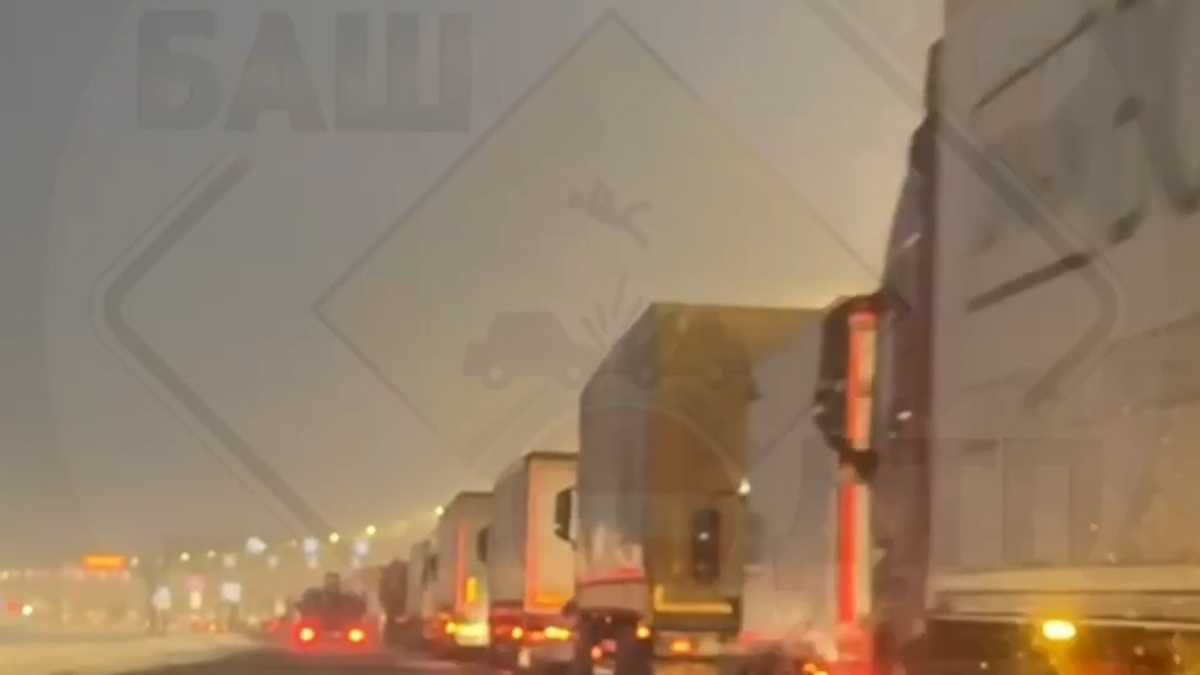    На трассе М-5 в Башкирии образовалась пробка почти в 10 км