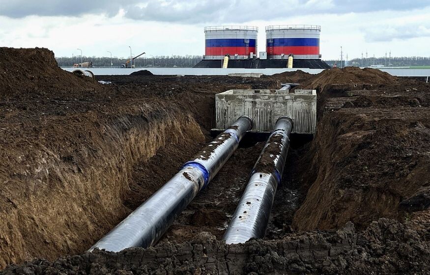    Полмиллиарда Минобороны «вымыло в трубу»: Вода в Донбассе — роскошь. Чьи карманы стали шире?