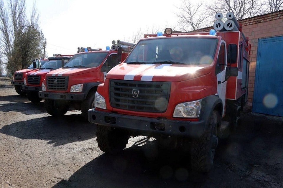    В ДНР вручили руководителям лесхозов ключи от новой пожарной техники. Фото: ТГ/Ежиков