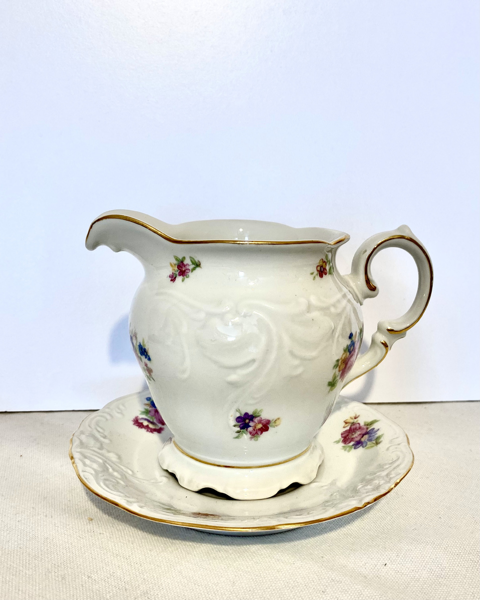 На фото - сливочник.