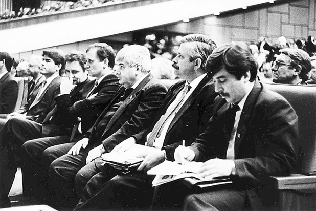 Сергей Шахрай (крайний справа) в 1993-м году.