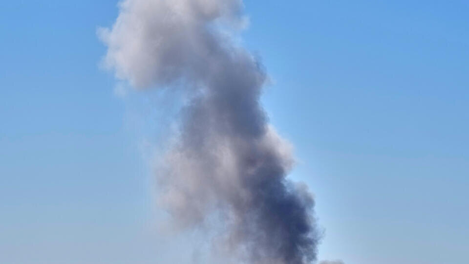     Офис избирающего верховного лидера Ирана совета экспертов подвергся удару Vahid Salemi/AP/TASS