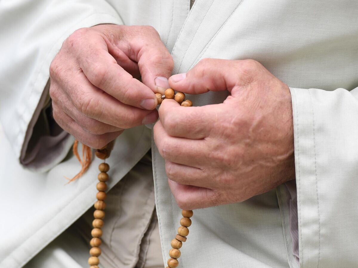    Четки в руках мужчины | © РИА Новости / Максим Богодвид