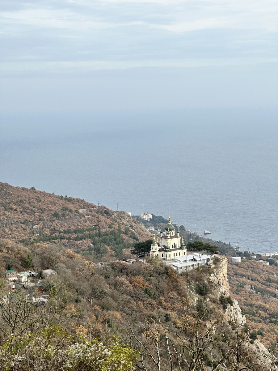 Вид на Форосскую церковь с другой стороны. 