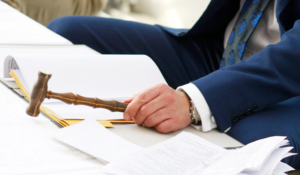    аукцион молоток крупным планом глобал лук