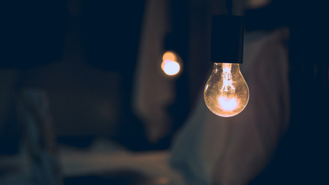 Фото: https://ru.freepik.com/free-photo/house-energy-decor-background-hanging_1173293.htm#fromView=search&page=1&position=8&uuid=f83ea621-8690-4fce-851d-a3410ff51d90&query=%D1%81%D0%B2%D0%B5%D1%82+%D0%BB%D0%B0%D0%BC%D0%BF%D0%B0