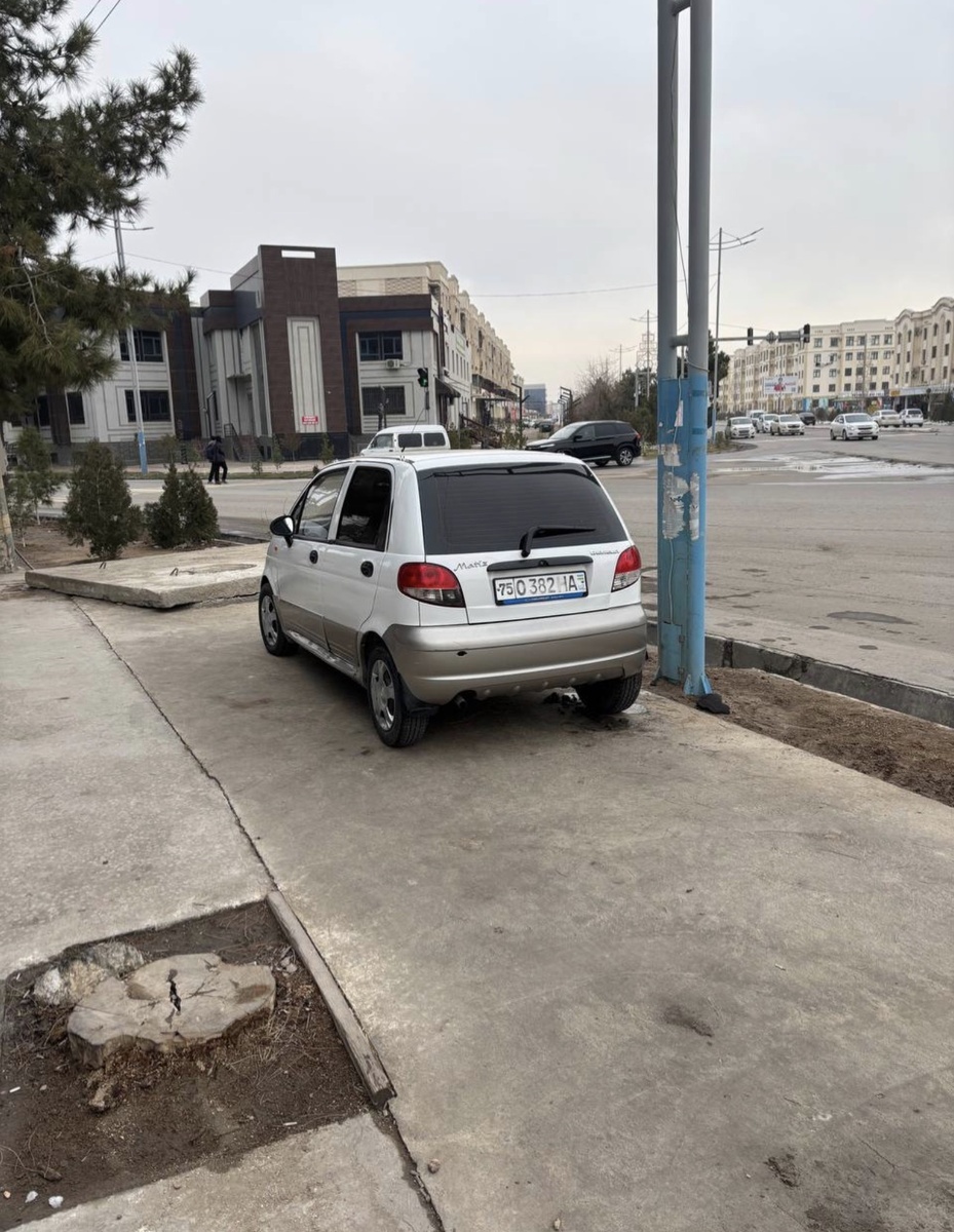 На этой машине нас возили по самому городу чтобы показать достопримечательности его 