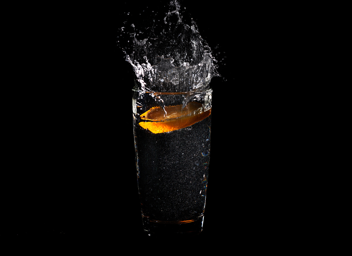 Фото с тех времён не осталось, и вообще - мы за трезвый образ жизни! Поэтому - водичка с апельсином.