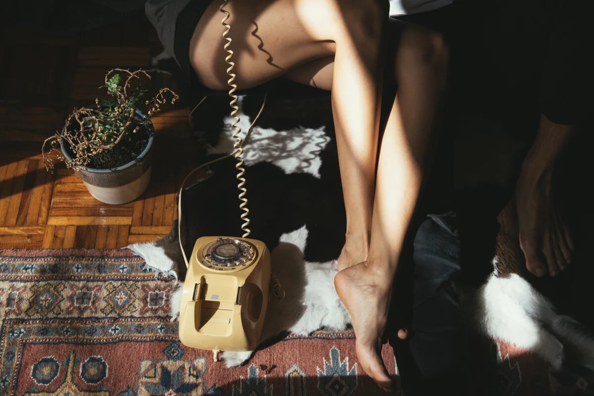    Версий о связи Международного женского дня с протестами путан несколько.