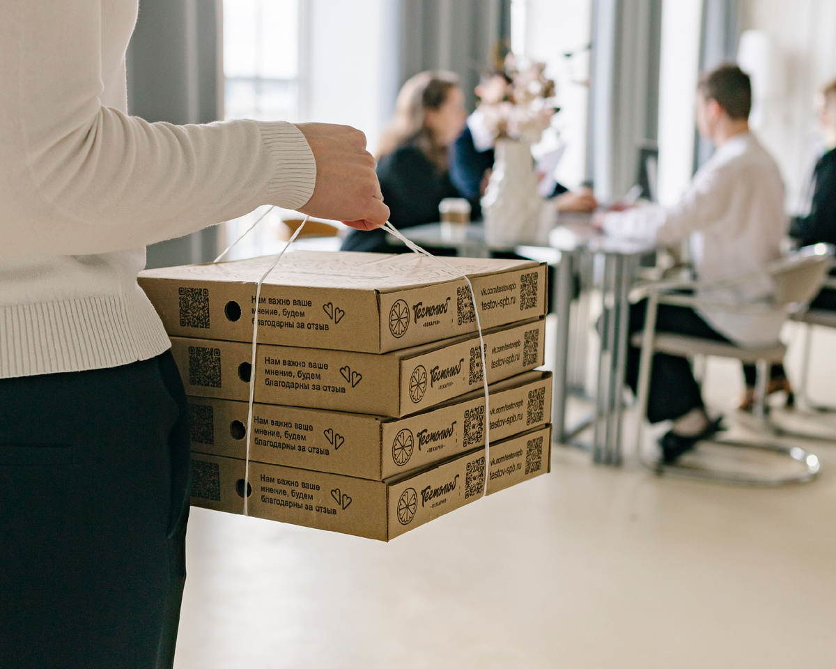 Перепечки могут быть со сладкими, мясными, овощными и рыбными начинками - каждый гость мероприятия точно найдет свой любимый вкус.