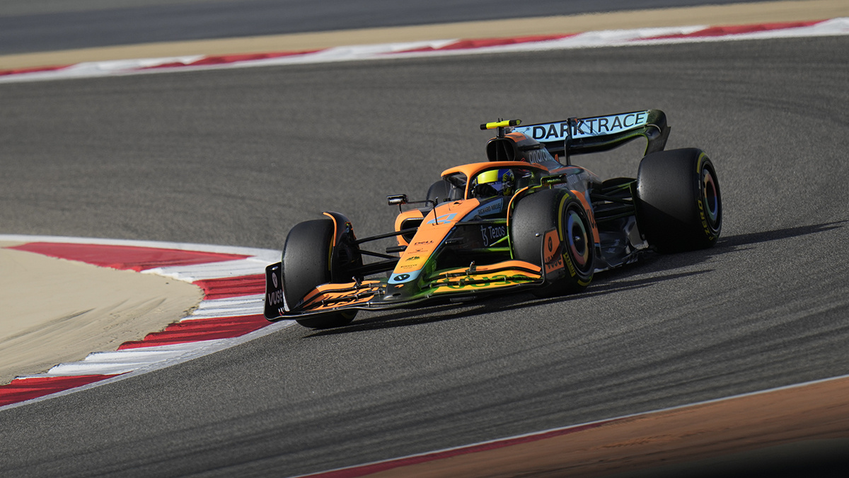    Формула-1 автоспорт Ландо Норрис из "Макларена" на трассе - фото АР