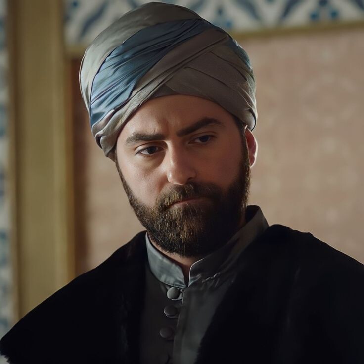 - Говорят, что он держит в своих руках весь город, как паук в паутине.