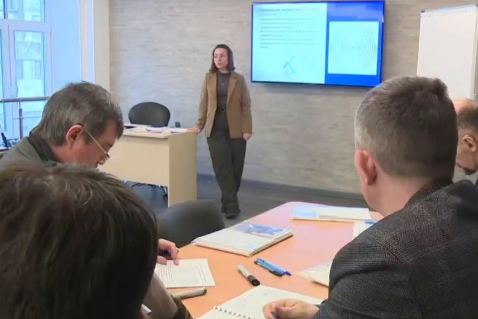    Участники СВО посетили карьерный практикум в рамках кадровой программы. Фото: t.me/spbprav