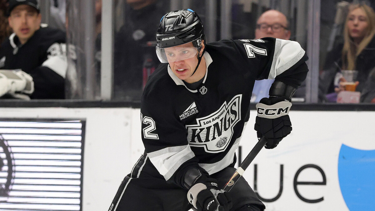 Артемий Панарин в форме "Лос-Анджелес Кингс" 